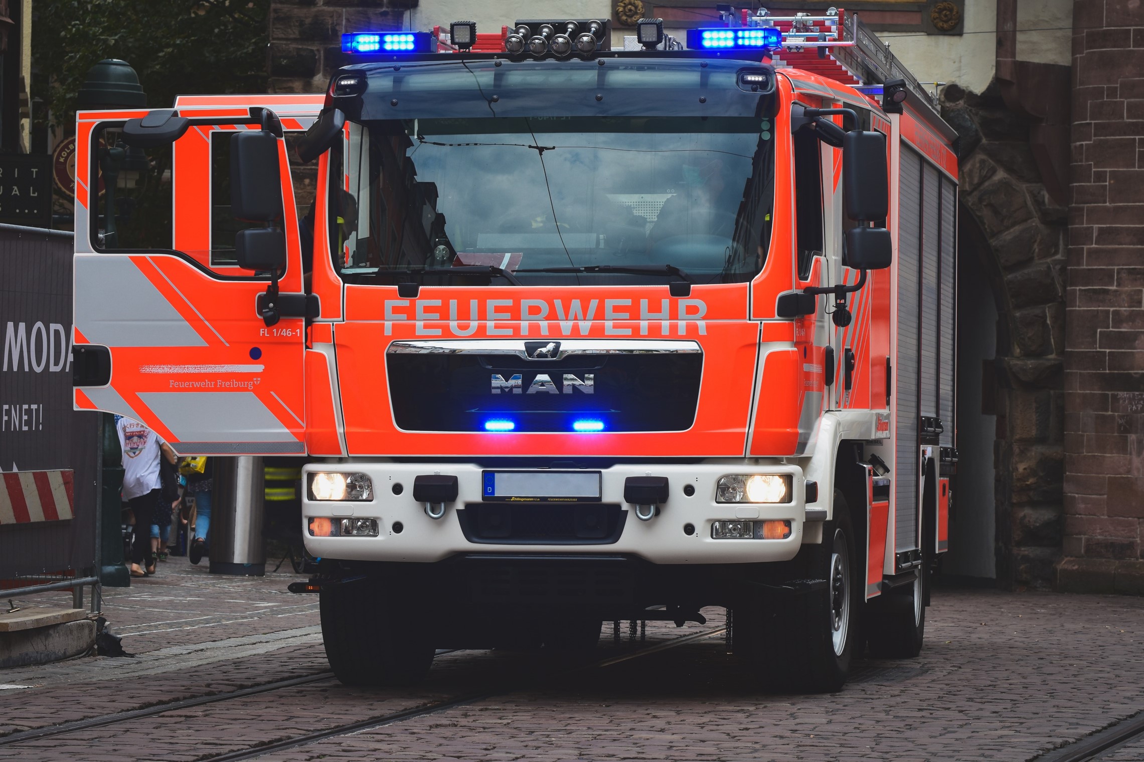 Einsatzfahrzeug Feuerwehr Löschgruppenfahrzeug Symbolbild der blaulichtSMS die Zusatzalarmierung via Alarm App für Feuerwehr Rettung THW Bergwacht und Co