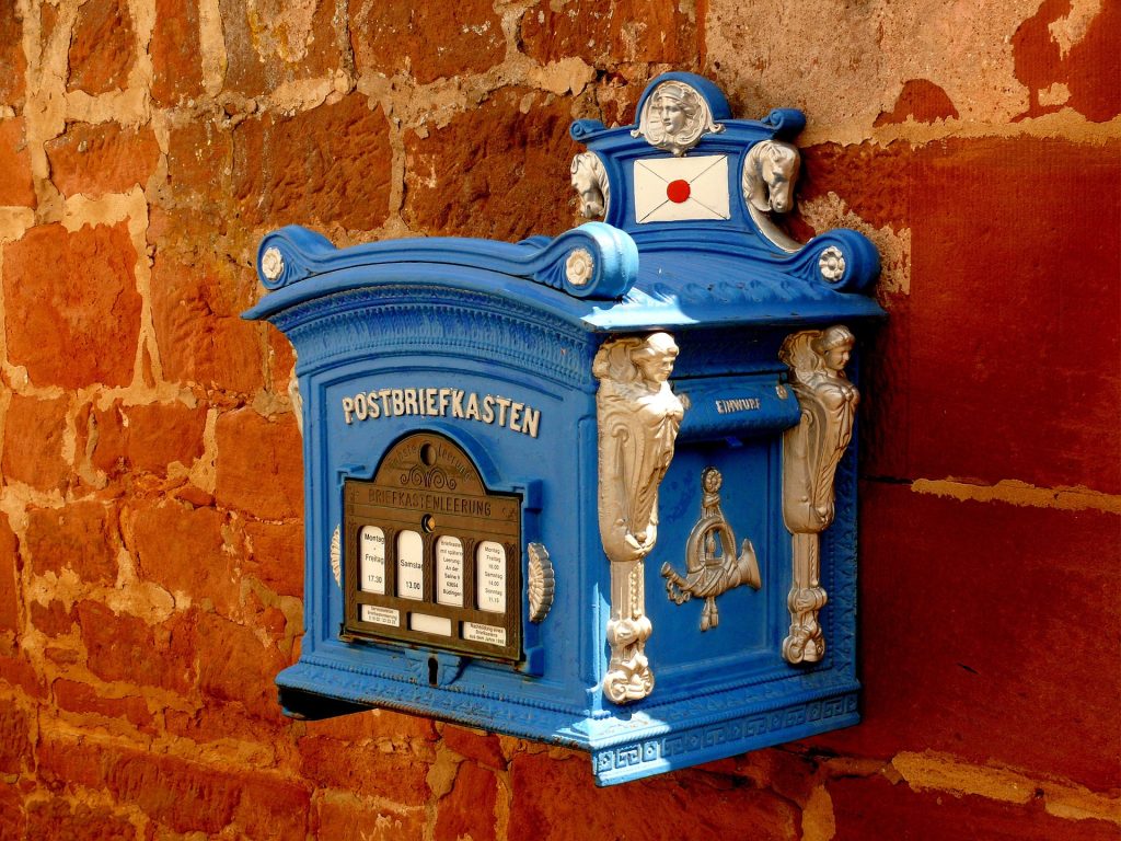 Briefkasten als Symbolbild zur Newsletter Anmeldung der blaulichtSMS die Zusatzalarmierung via Alarm App für Feuerwehr Rettung THW Bergwacht und Co